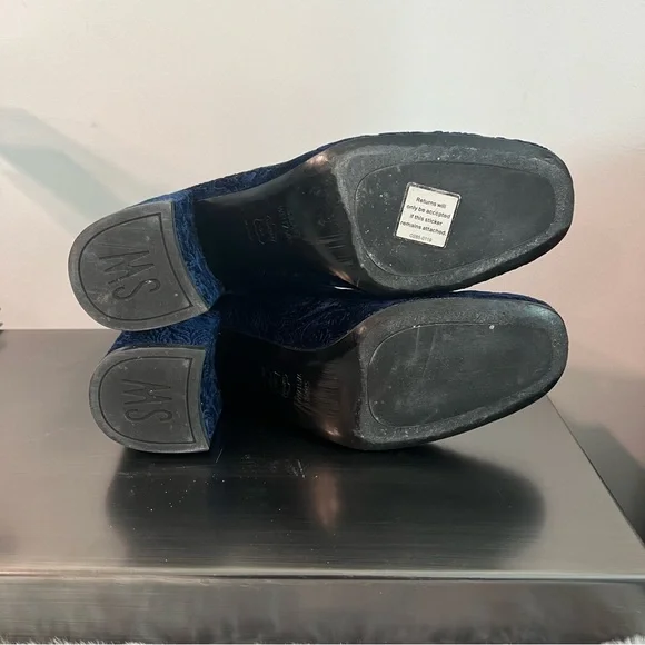 Authentic Stuart Weitzman booties - Picture 4 of 7